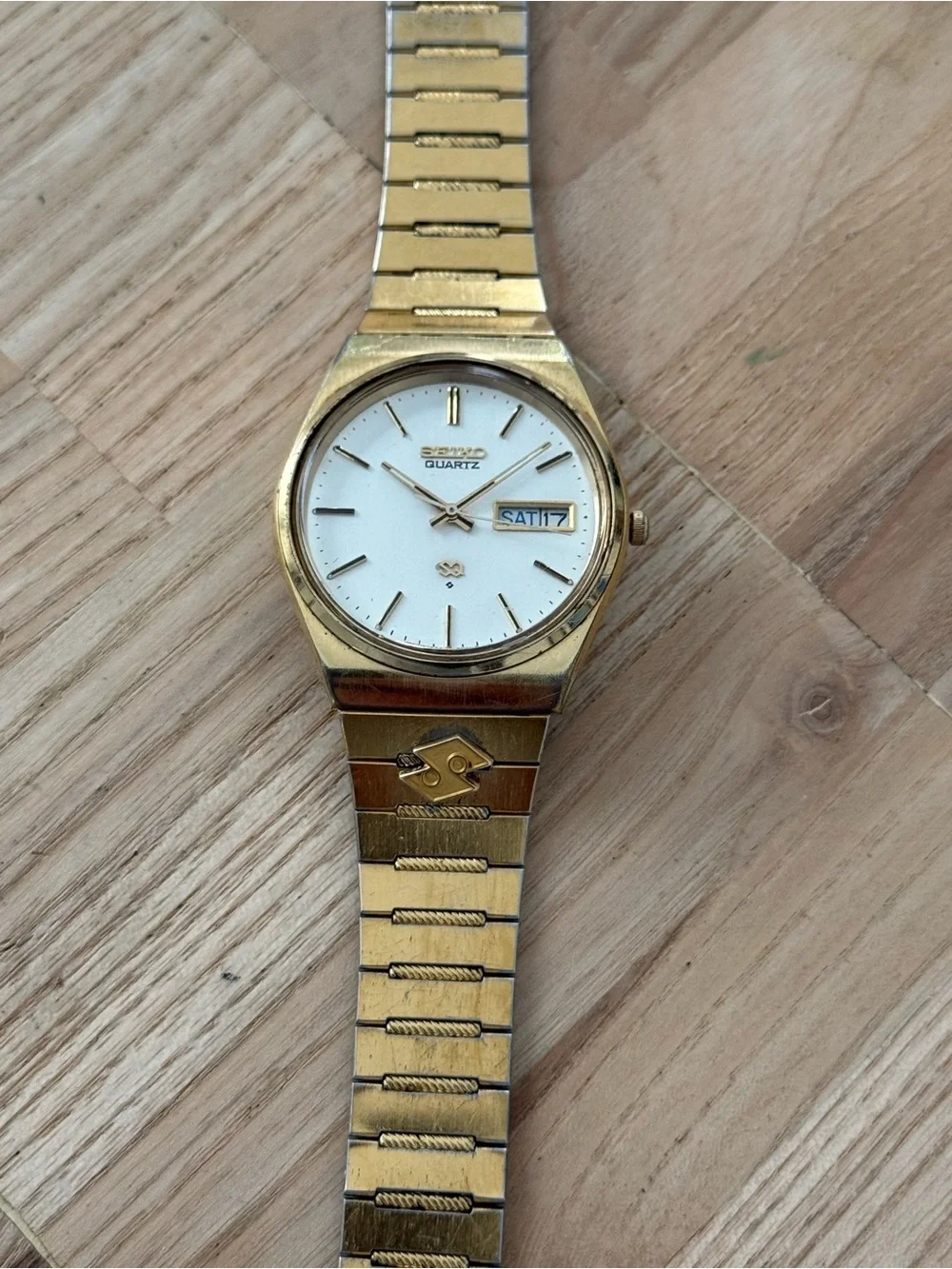 Seiko SQ Vintage Men's Watch Gold Plated Case Bracelet White Dial Date Window